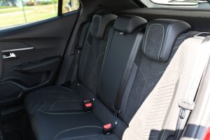 Peugeot-2008-2008-GT-Hybrid-145k-e-DCS6-MHEV-35