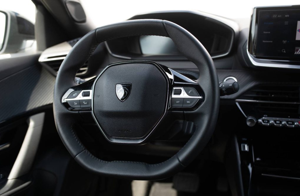 Peugeot-2008-E-Allure-54kWh-115kw-10