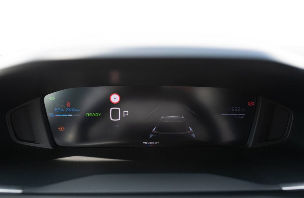Peugeot-2008-E-Allure-54kWh-115kw-11
