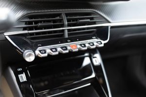 Peugeot-2008-E-Allure-54kWh-115kw-15