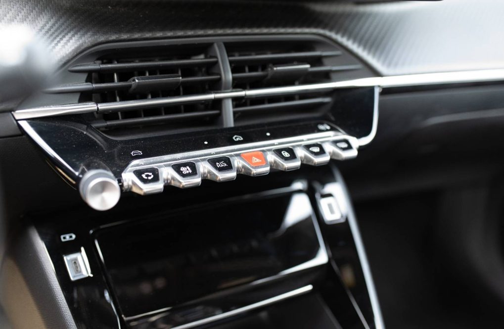 Peugeot-2008-E-Allure-54kWh-115kw-15