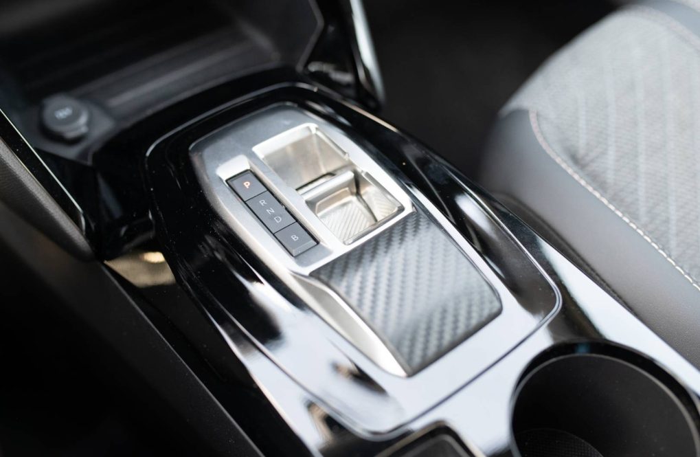 Peugeot-2008-E-Allure-54kWh-115kw-17