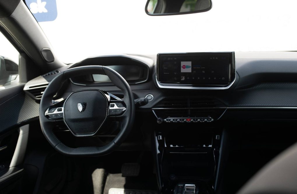 Peugeot-2008-E-Allure-54kWh-115kw-9