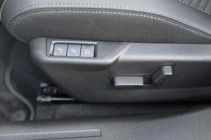 Peugeot-2008-GT-Hybrid-145k-e-DCS6-MHEV-37