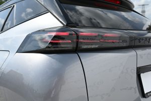 Peugeot-2008-GT-Hybrid-145k-e-DCS6-MHEV-8