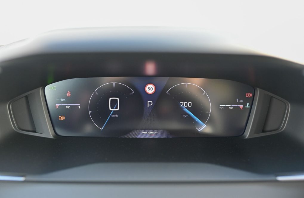 Peugeot-2008-NEW-ALLURE-12-PureTech-130k-EAT8-13