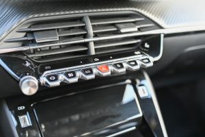 Peugeot-2008-NEW-ALLURE-12-PureTech-130k-EAT8-14