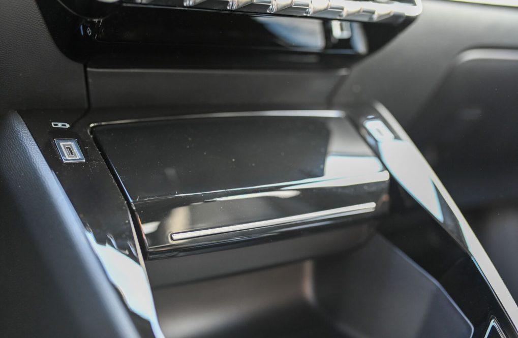 Peugeot-2008-NEW-ALLURE-12-PureTech-130k-EAT8-15