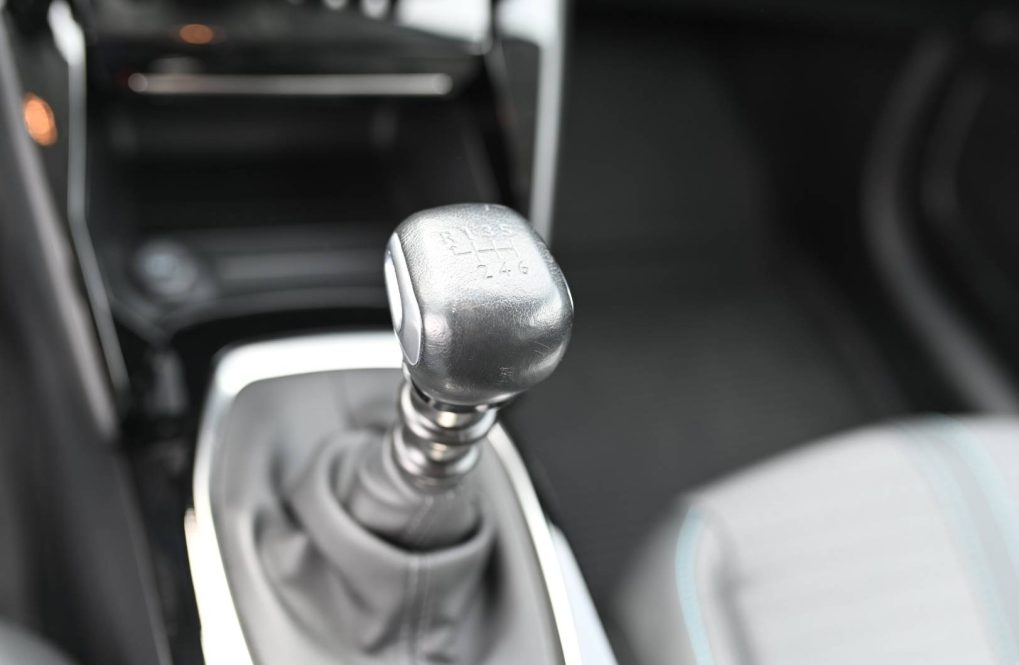 Peugeot-208-12-PureTech-100-Allure-Pack-12
