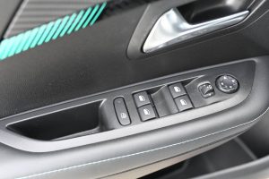 Peugeot-208-12-PureTech-100-Allure-Pack-19