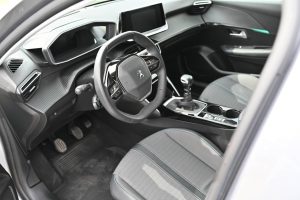 Peugeot-208-12-PureTech-100-Allure-Pack-8
