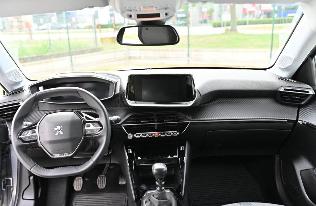Peugeot-208-12-PureTech-100-Allure-Pack-9