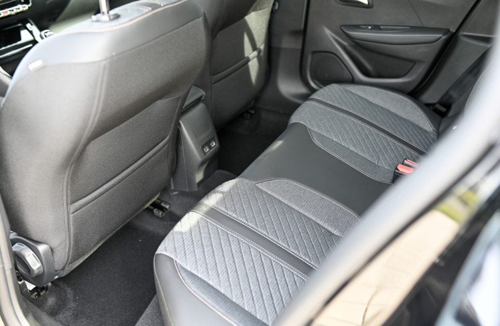 Peugeot-208-ALLURE-Hybrid-110k-e-DCS6-MHEV-27