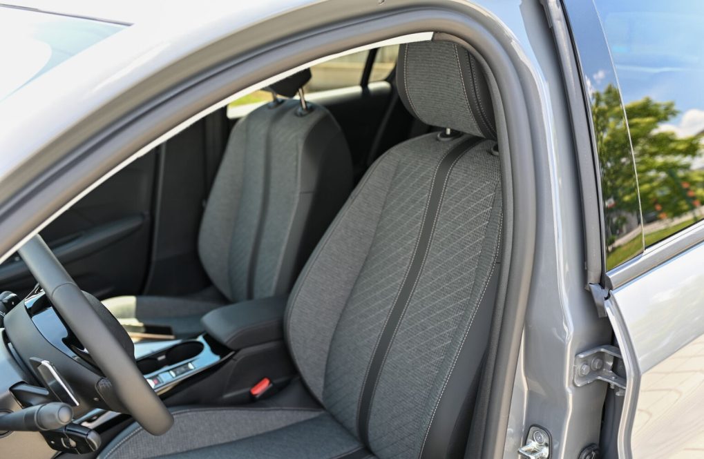 Peugeot-208-ALLURE-PureTech-100k-BVM6-13