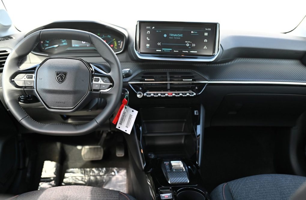 Peugeot-208-STYLE-Electric-100-kW-136k-50-kWh-11