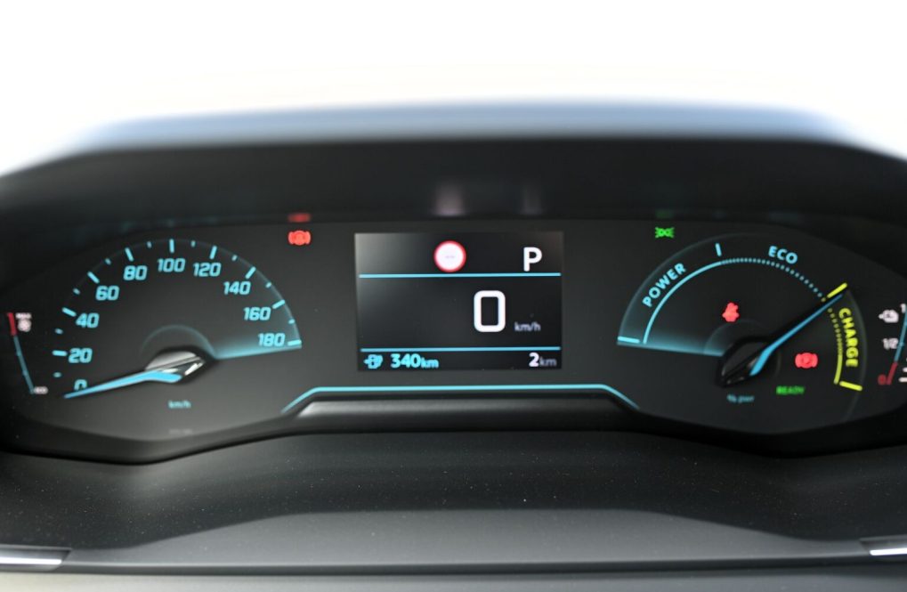 Peugeot-208-STYLE-Electric-100-kW-136k-50-kWh-12