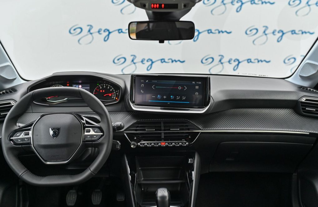 Peugeot-208-STYLE-PureTech-100k-BVM6-10