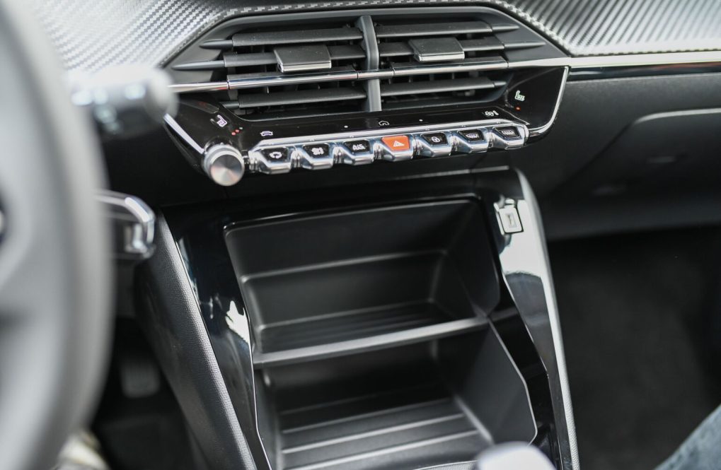 Peugeot-208-STYLE-PureTech-100k-BVM6-13