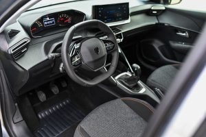 Peugeot-208-STYLE-TURBO-100k-BVM6-10