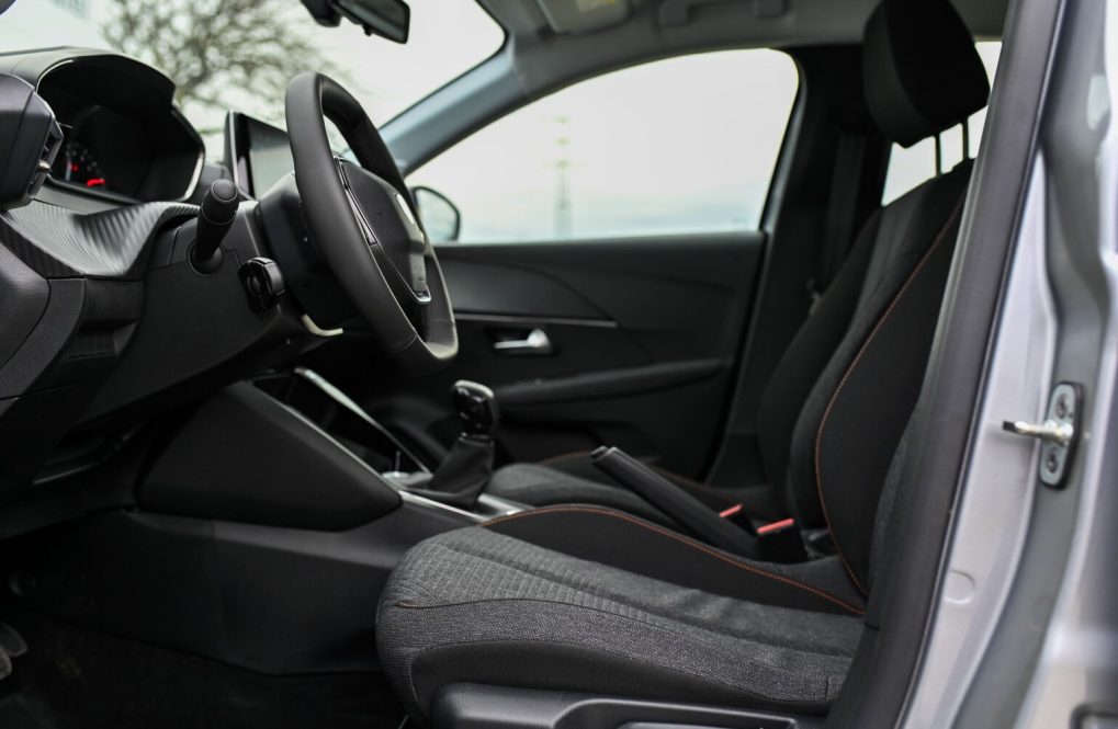 Peugeot-208-STYLE-TURBO-100k-BVM6-17