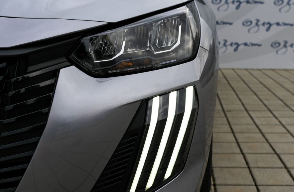 Peugeot-208-STYLE-TURBO-100k-BVM6-2