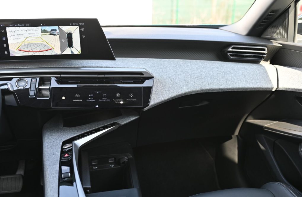 Peugeot-3008-12HEV-Allure-13