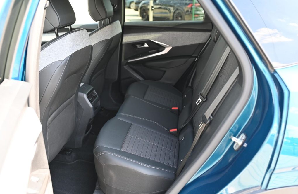 Peugeot-3008-12HEV-Allure-21