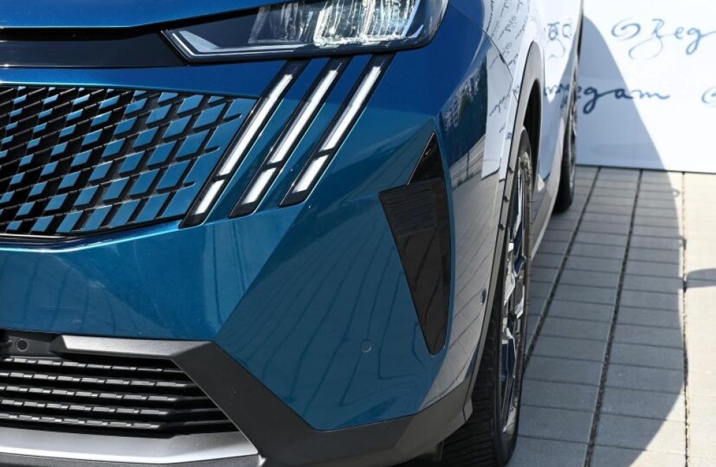 Peugeot-3008-12HEV-Allure-3