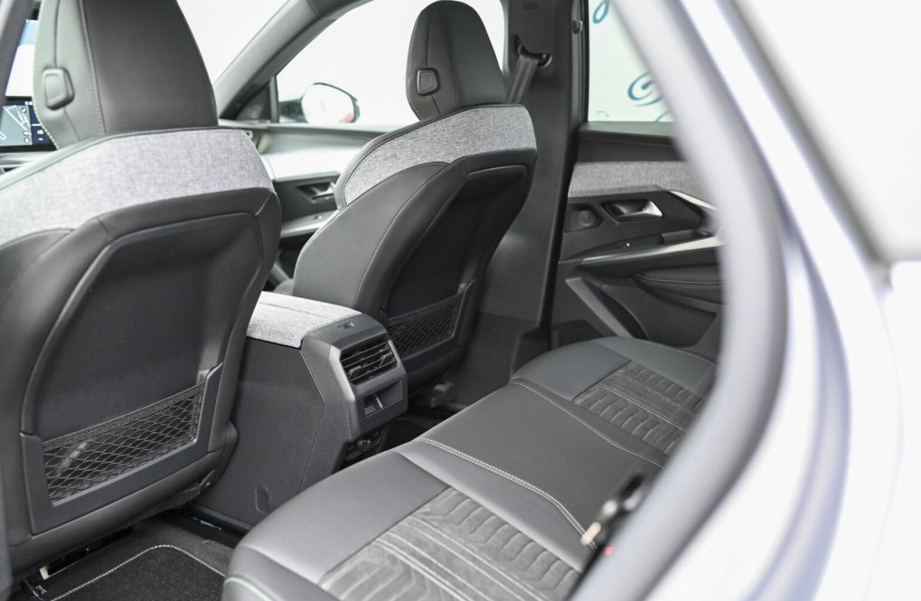 Peugeot-3008-GT-Hybrid-145k-e-DCS6-MHEV-20