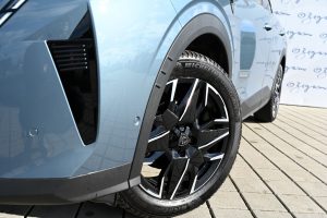 Peugeot-3008-GT-Hybrid-145k-e-DCS6-MHEV-3