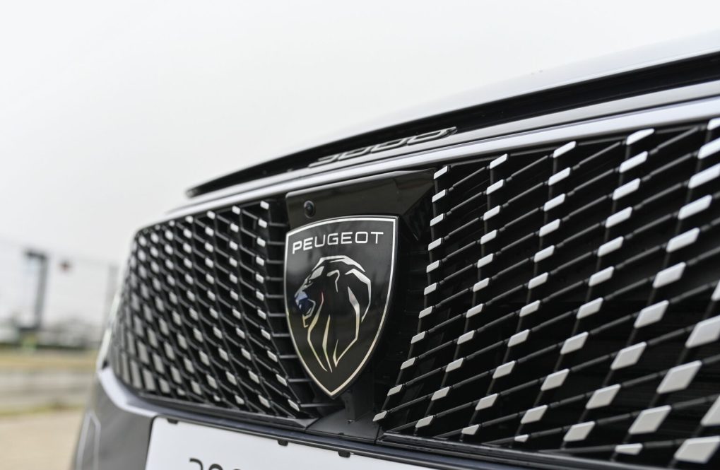 Peugeot-3008-GT-Hybrid-145k-e-DCS6-MHEV-3