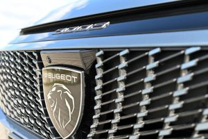 Peugeot-3008-GT-Hybrid-145k-e-DCS6-MHEV-4