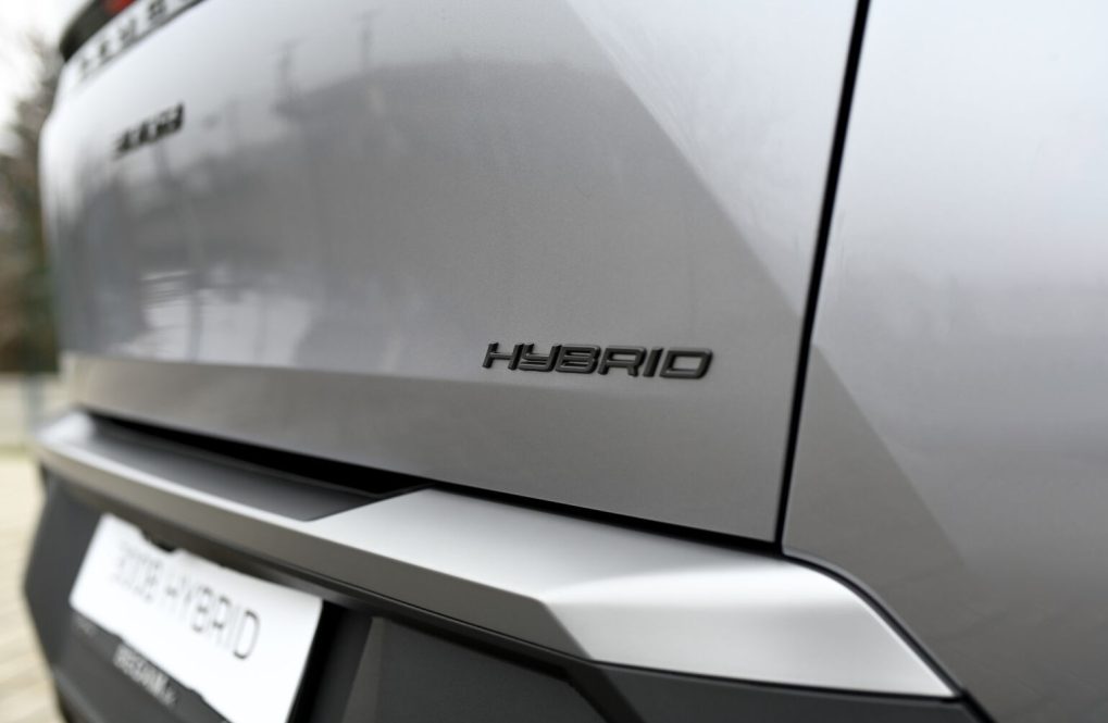 Peugeot-3008-GT-Hybrid-145k-e-DCS6-MHEV-8