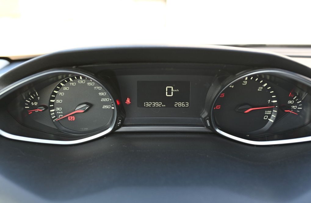 Peugeot-308-SW-308-16BlueHDi-Style-13