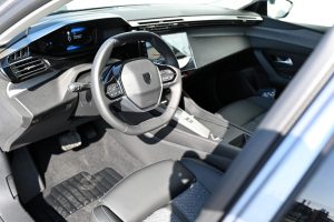 Peugeot-308-SW-ALLURE-Hybrid-145k-e-DCS6-MHEV-11