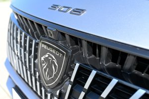 Peugeot-308-SW-ALLURE-Hybrid-145k-e-DCS6-MHEV-4