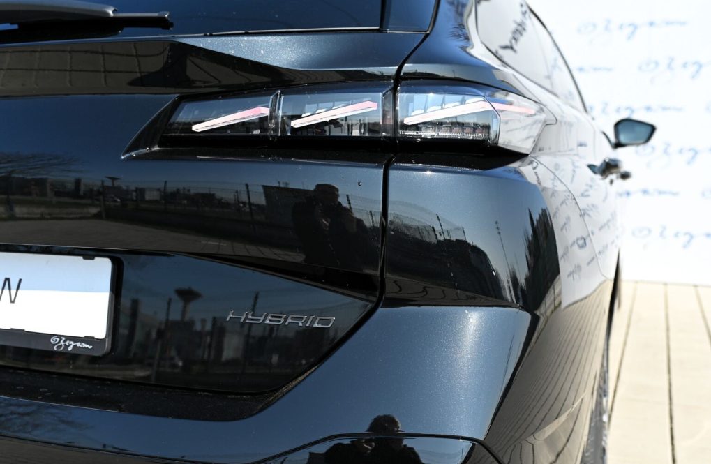 Peugeot-308-SW-ALLURE-Hybrid-145k-e-DCS6-MHEV-8