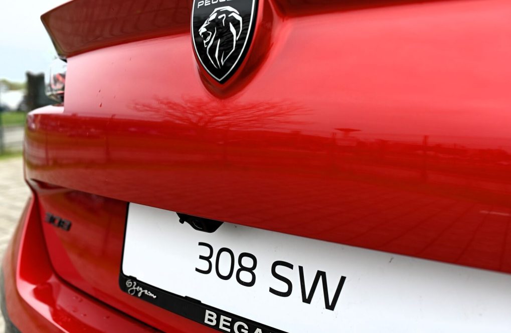 Peugeot-308-SW-NEW-308-SW-GT-Hybrid-145k-e-DCS6-MHEV-9