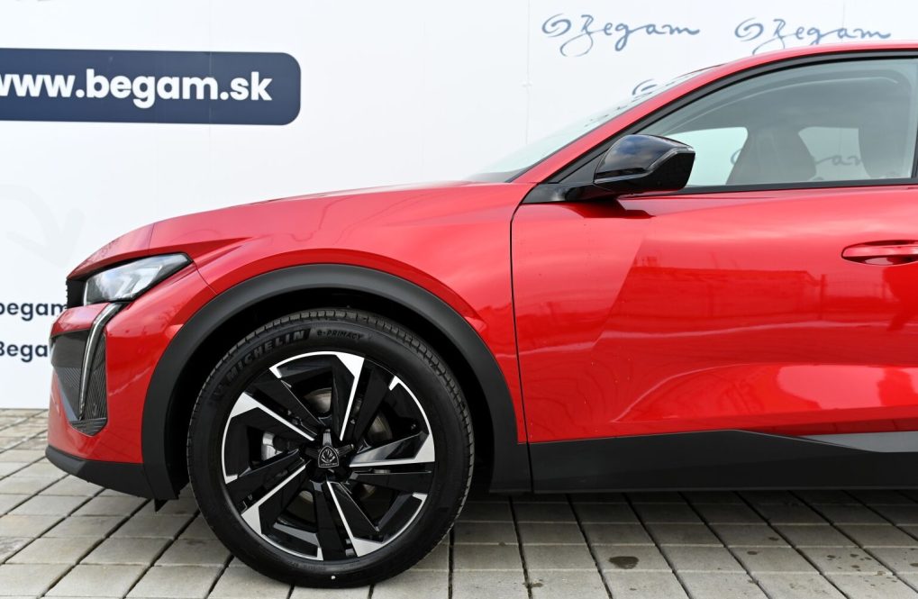 Peugeot-408-ALLURE-Hybrid-145k-e-DCS6-7
