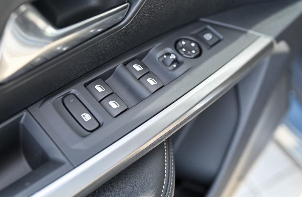 Peugeot-5008-ALLURE-12-Hybrid-145k-e-DCS6-20