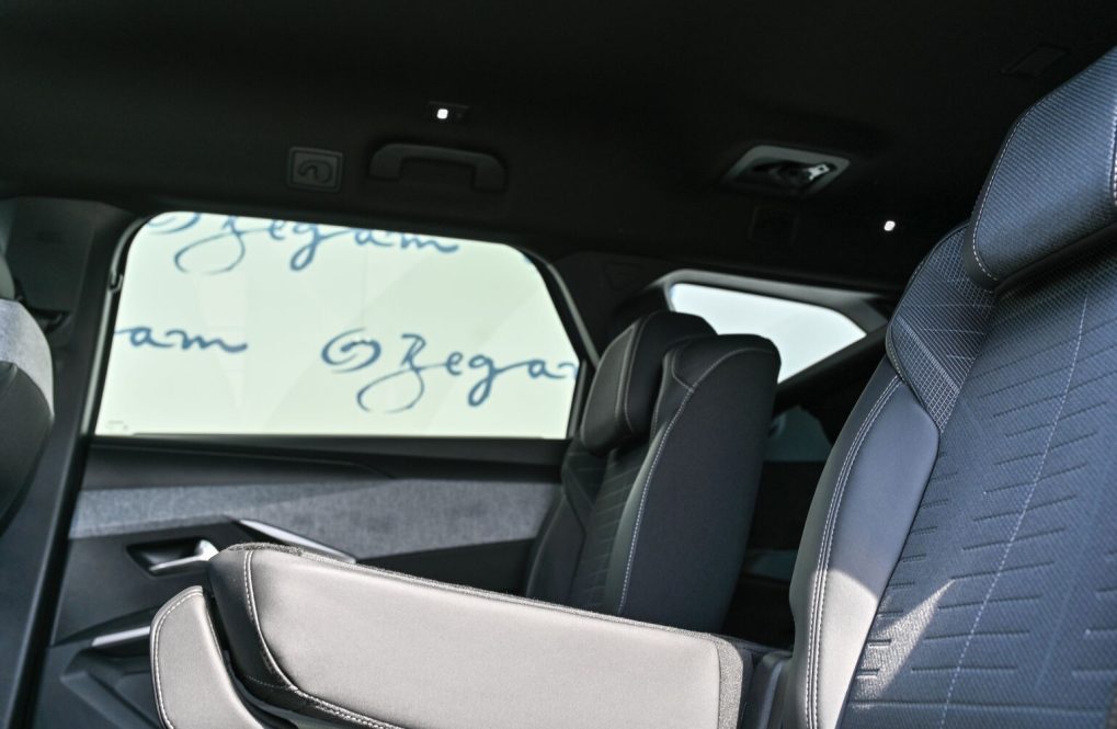 Peugeot-5008-ALLURE-12-Hybrid-145k-e-DCS6-25