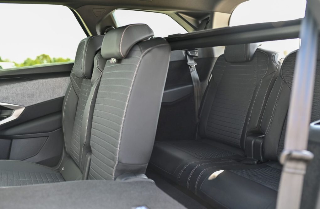 Peugeot-5008-ALLURE-12-Hybrid-145k-e-DCS6-26