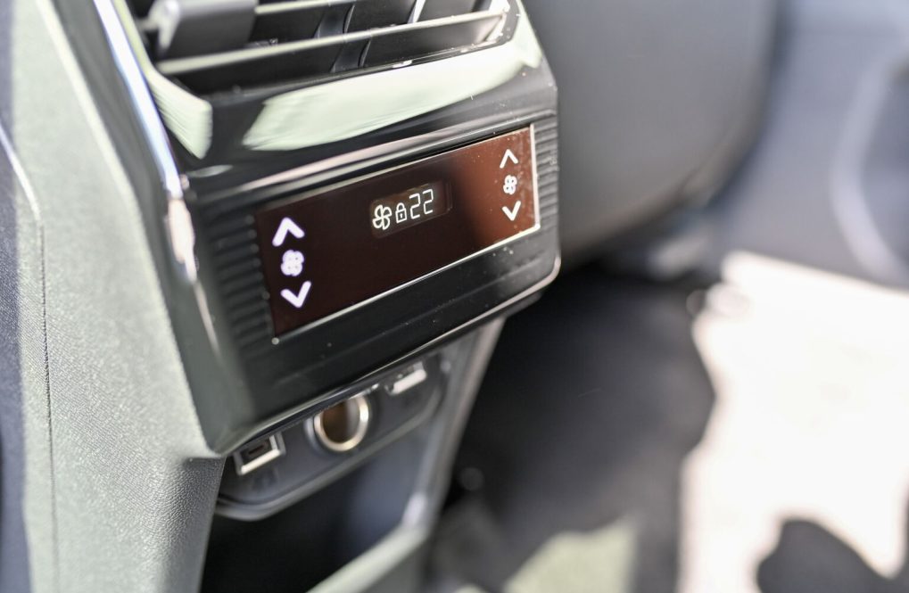 Peugeot-5008-ALLURE-12-Hybrid-145k-e-DCS6-30
