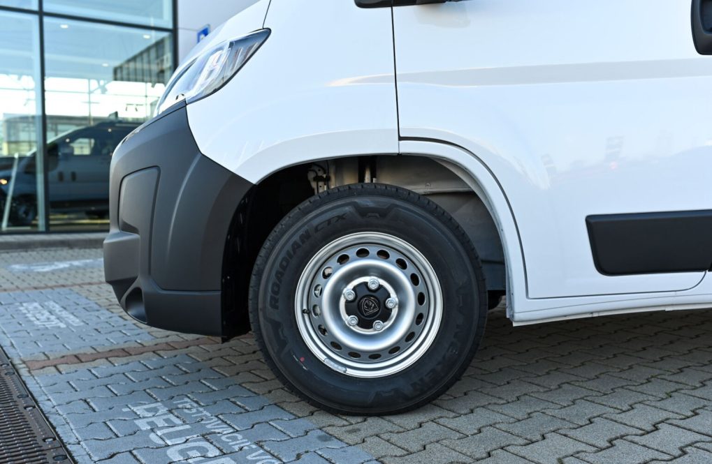Peugeot-Boxer-Furgon-435-L4H3-22-BlueHDi-180-E64-EAT8-8