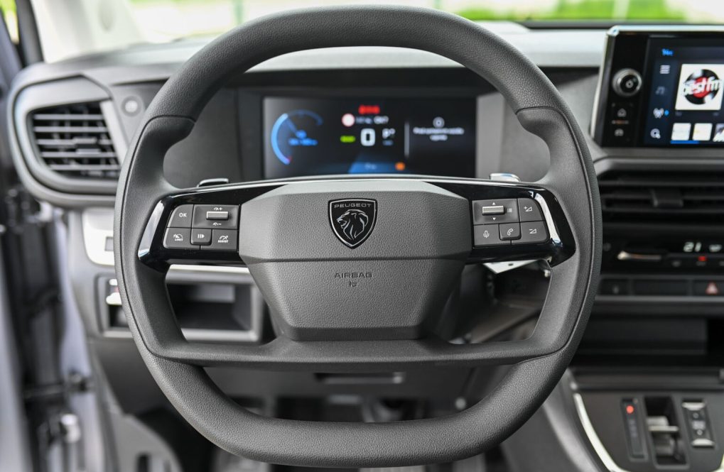 Peugeot-Expert-E-Expert-Combi-L3-Electric-136k-75-kWh-10