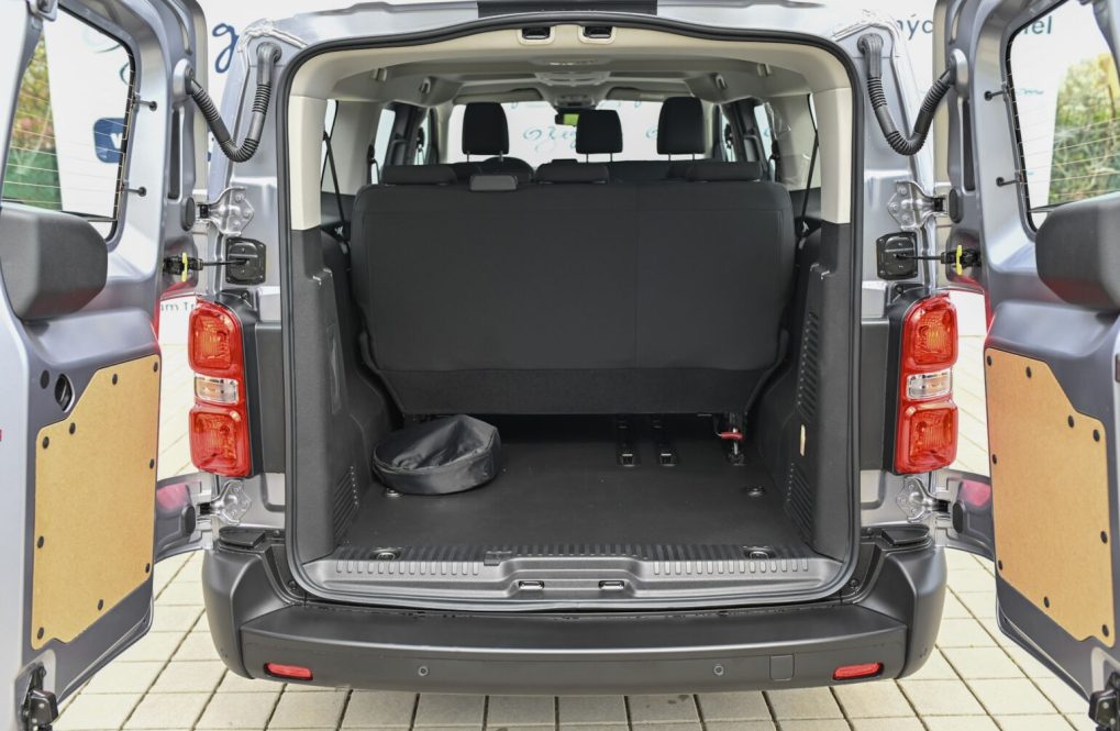 Peugeot-Expert-E-Expert-Combi-L3-Electric-136k-75-kWh-26