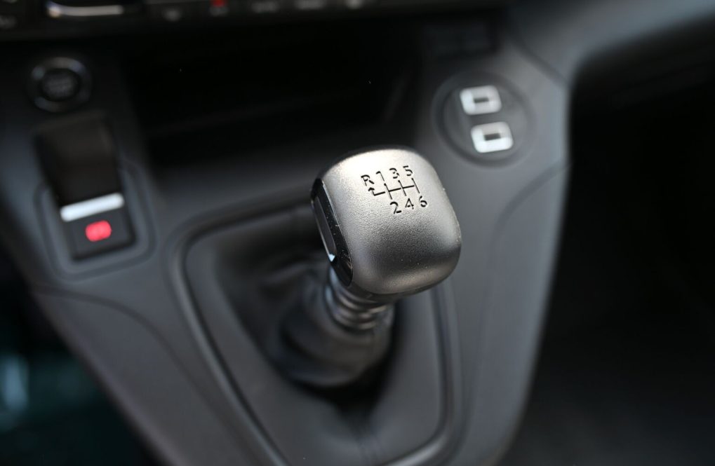 Peugeot-Partner-L2-1000kg-FURGON-BlueHDi-130-BVM6-21