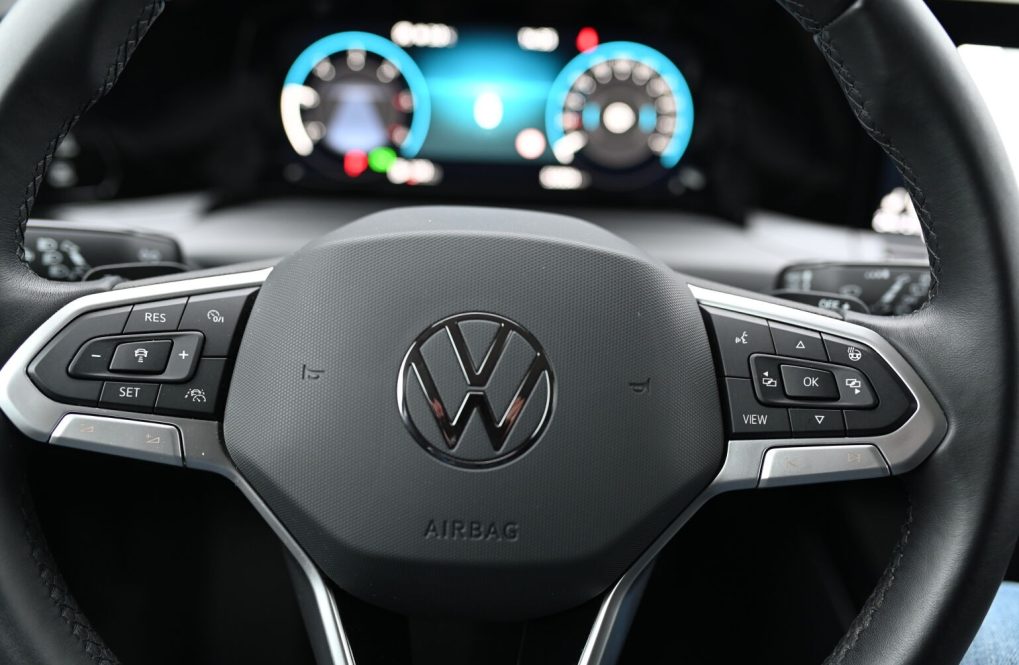 Volkswagen-Golf-Variant-20TDI-Style-11