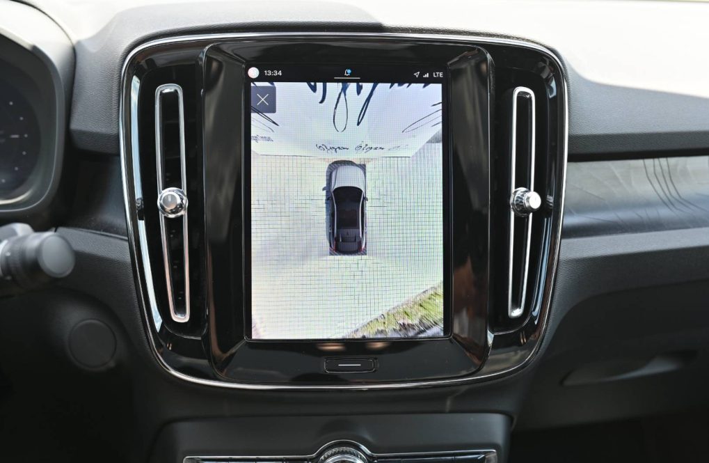 Volvo-C40-Recharge-Twin-Motor-Ultimate-AWD-AT-10