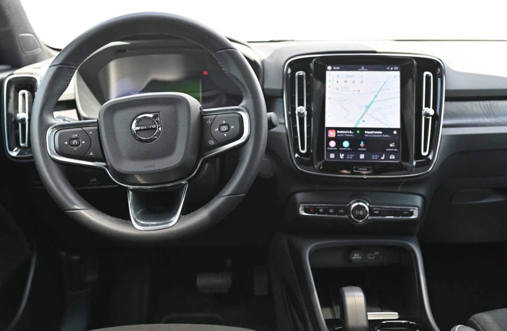 Volvo-C40-Recharge-Twin-Motor-Ultimate-AWD-AT-8